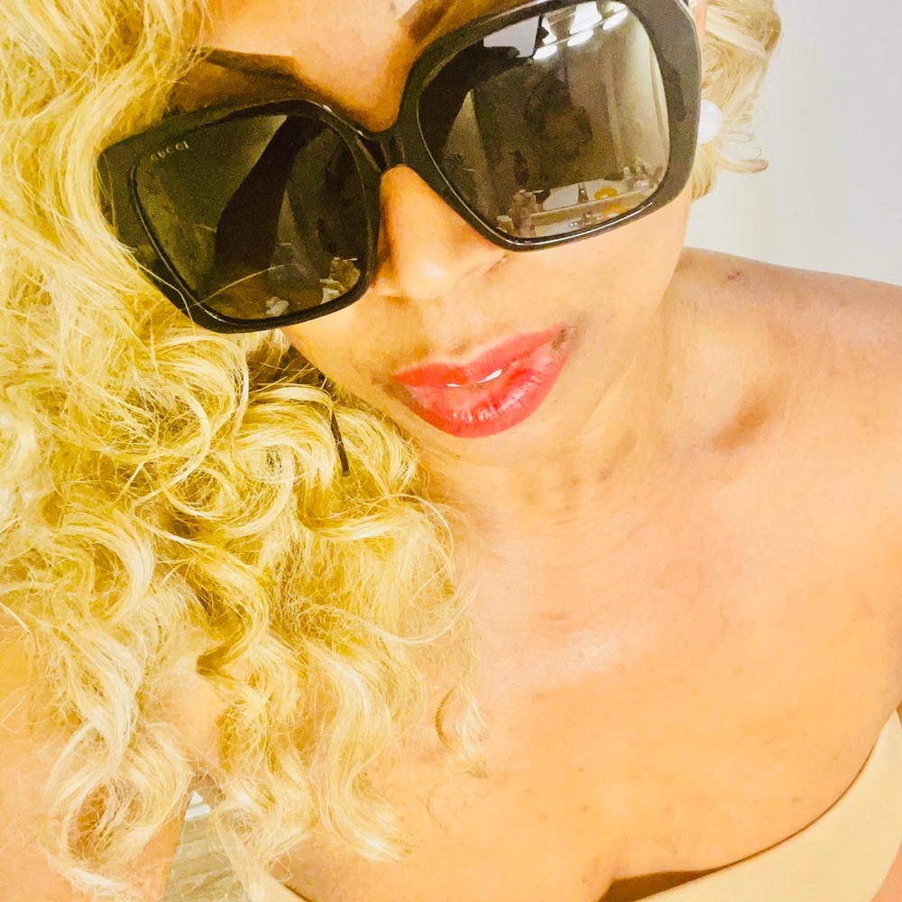 Women’s 💚sunglasses 🕶️(Gucci)💚 - Picture 10 of 11